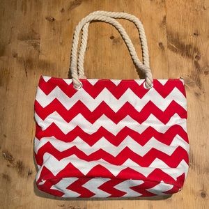 Red & white stripped beach bag tote with rope shoulder straps zipper carry all